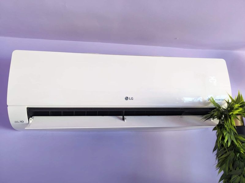 The wall air-conditioning unit