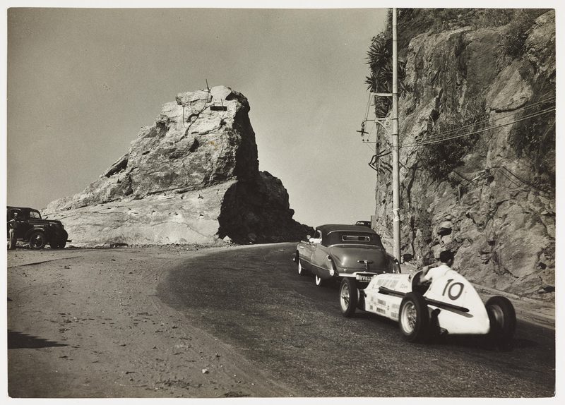A race car on Avenida Niemeyer in the 1940s