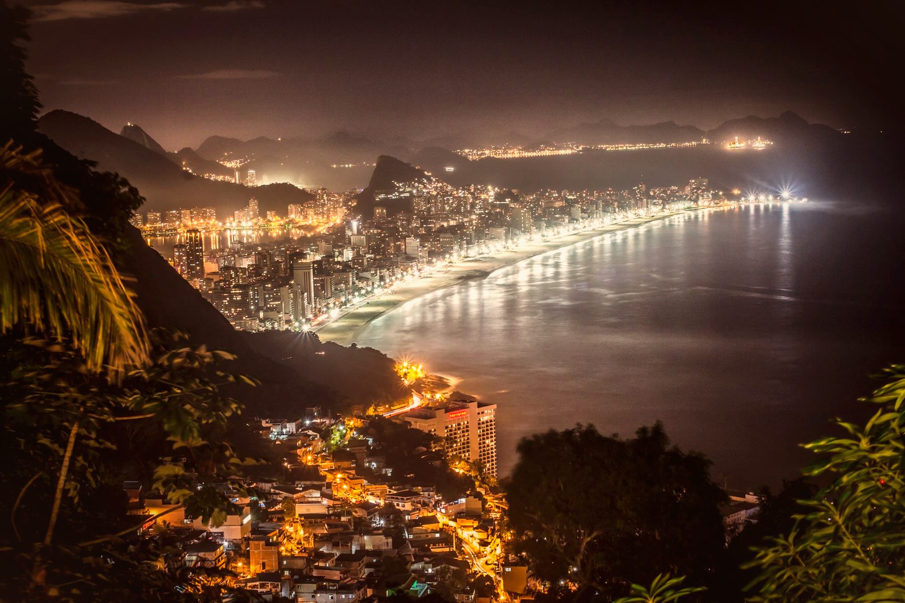 Encosta de Vidigal sobre o Atlântico no fim da tarde